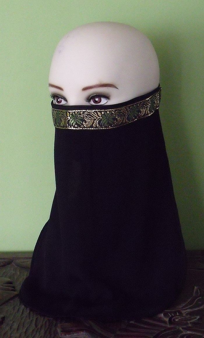 Half Niqab