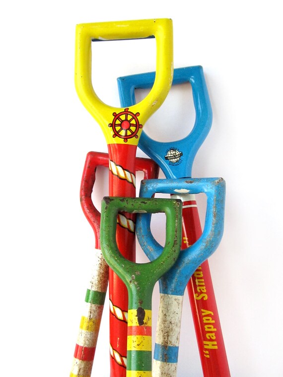 An Instant Collection of TIN SHOVELS - Set of 5