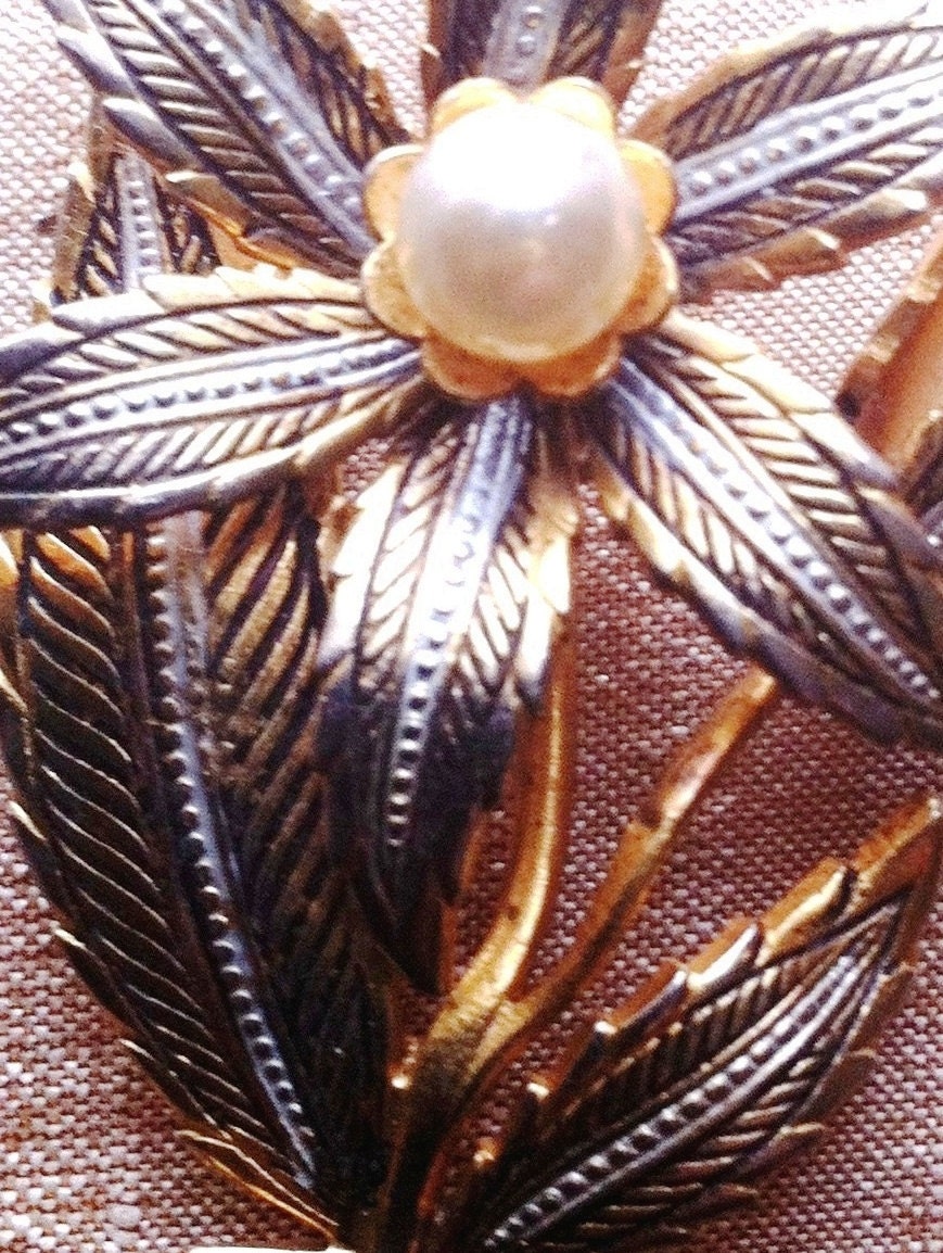SALE Vintage Damascene Flower Pin