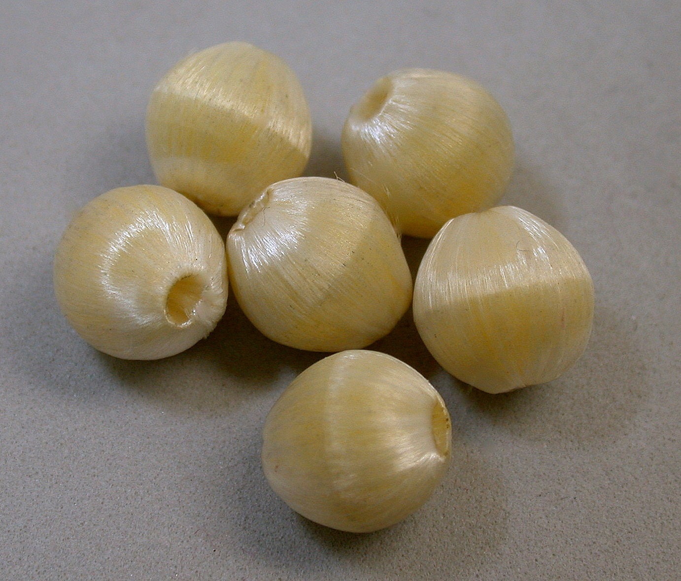 VINTAGE Japanese Yellow SILK BEADS 10mm pkg6 slk19