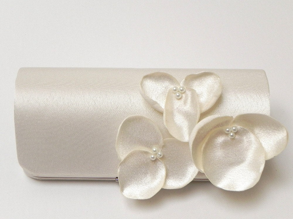 Ivory Orchid Flower Bridal Clutch - Bridesmaid Clutch - Bouquet Clutch Kisslock Snap Frame - Champagne Ivory White