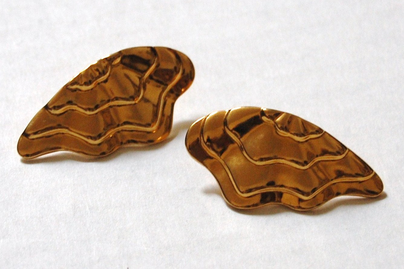 Vintage 1980s AVON Seashell Earrings