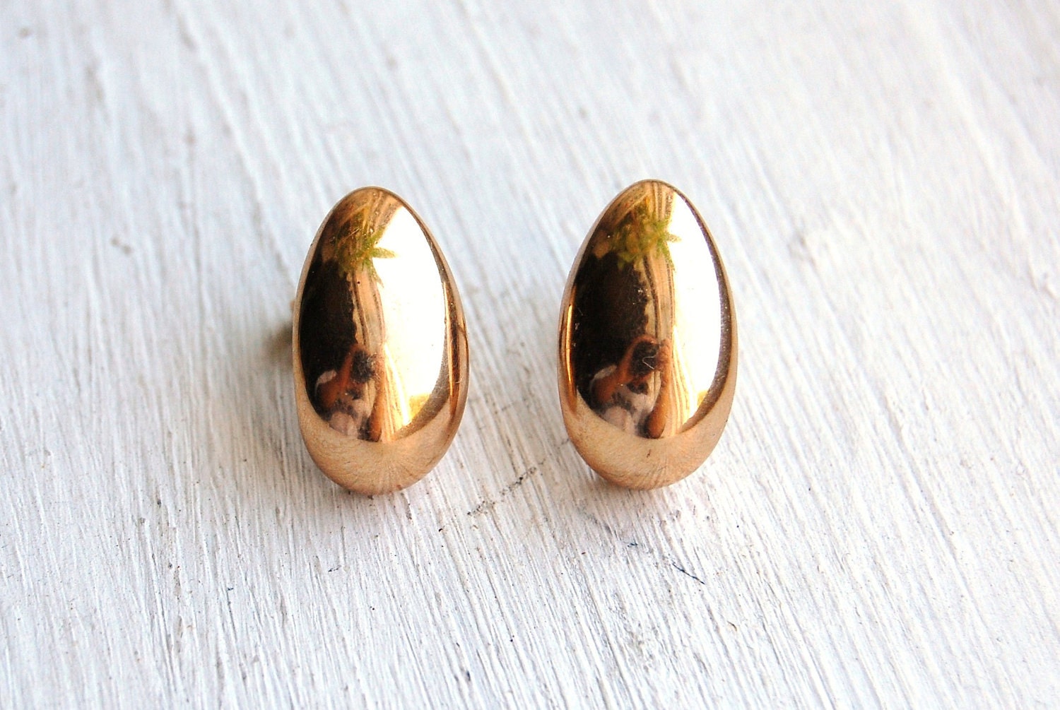 Vintage 1980s AVON Gold Tone Teardrop Earrings