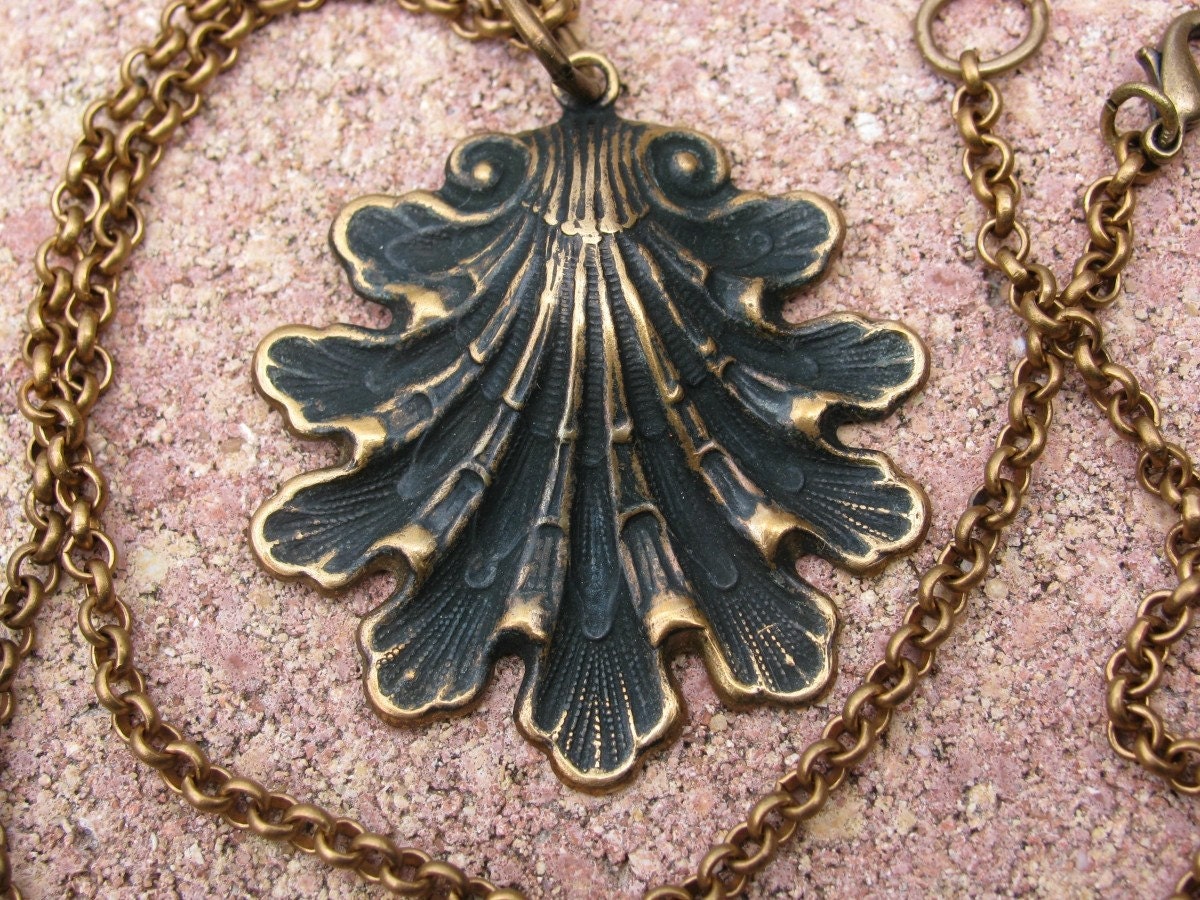 Art Deco Style  Brass Shell Pendant on Vintage Style Brass Rollo Chain