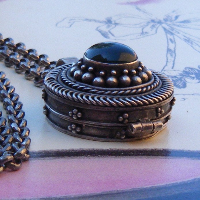 Vintage Sterling Sliver Locket