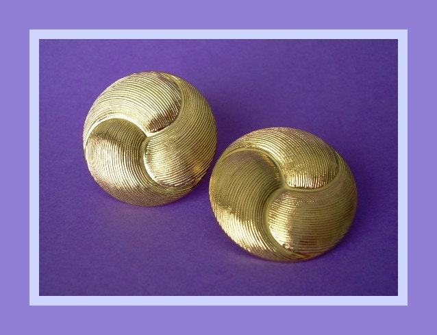 Vintage Napier Clip On Earrings Textured Goldtone Button Comfort Clip
