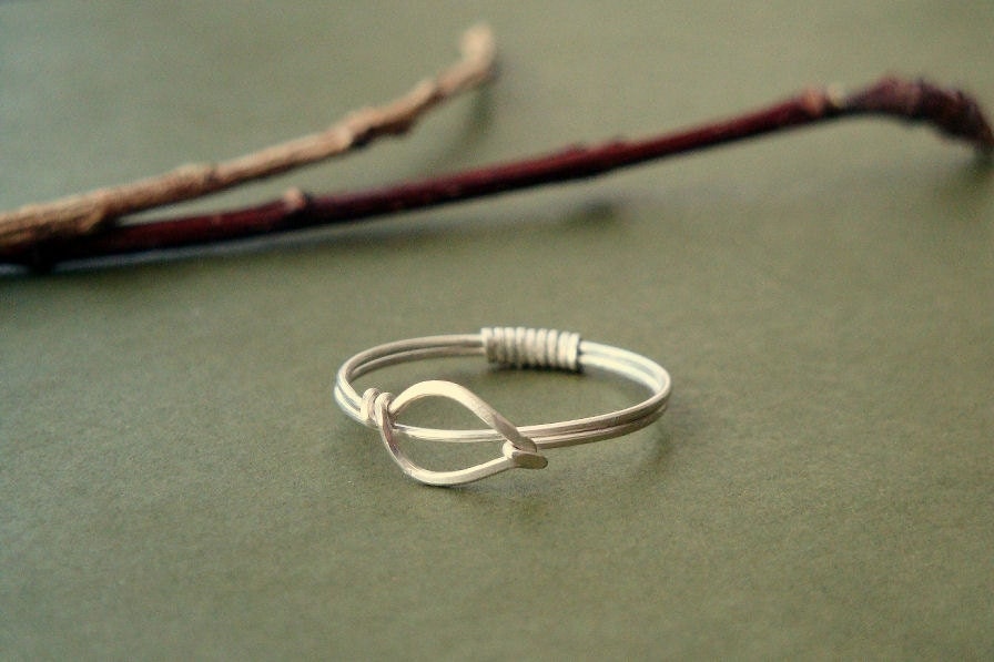 Slim and simple sterling silver leaf ring