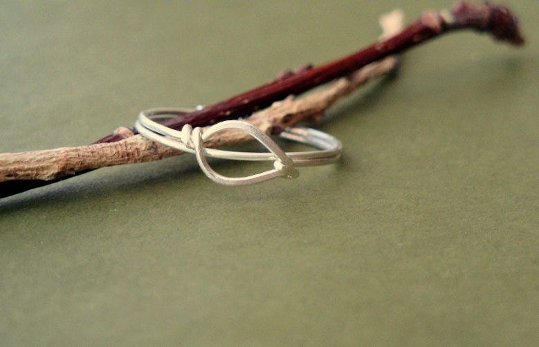 Slim and simple sterling silver leaf ring