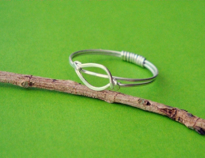 Slim and simple sterling silver leaf ring