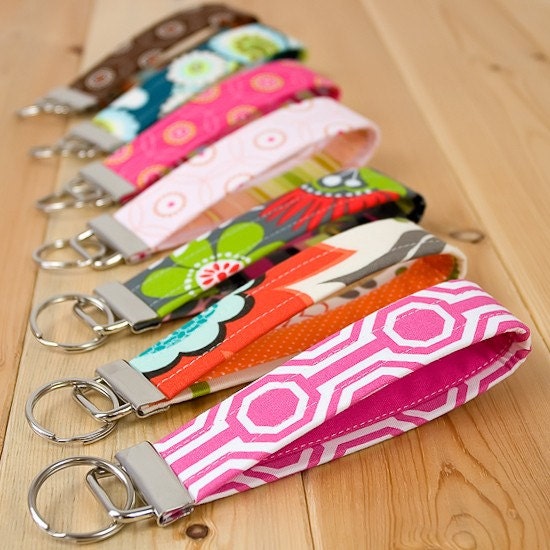 Wrtistlet Keychain - Matching Fabric to Your Wallet