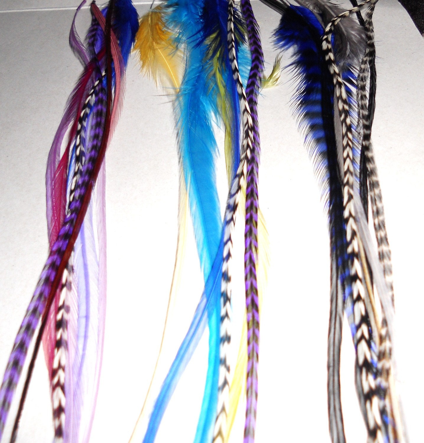 Sky Mix 18 Feathers for hair extensions and 4 crimp beads