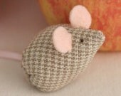 itty bitty mouse tan and cream checks