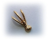 2 Avian Bird Claw Foot Raw Brass Jewelry Findings - Brass Stamping (F)