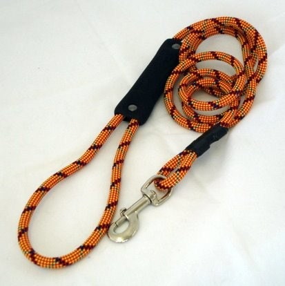 leash with comfortable handle - 6.5 feet long - 8.5 mm red and yellow - rivet style