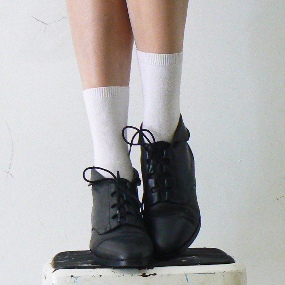 black leather .vintage. ankle boots - thevintagecloset