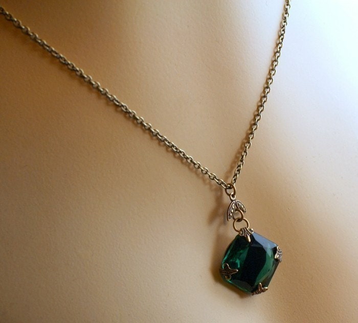 Emerald jewel necklace brass mayfair vintage style green