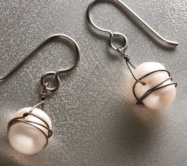 Trapeze Pearl Earrings, black and white