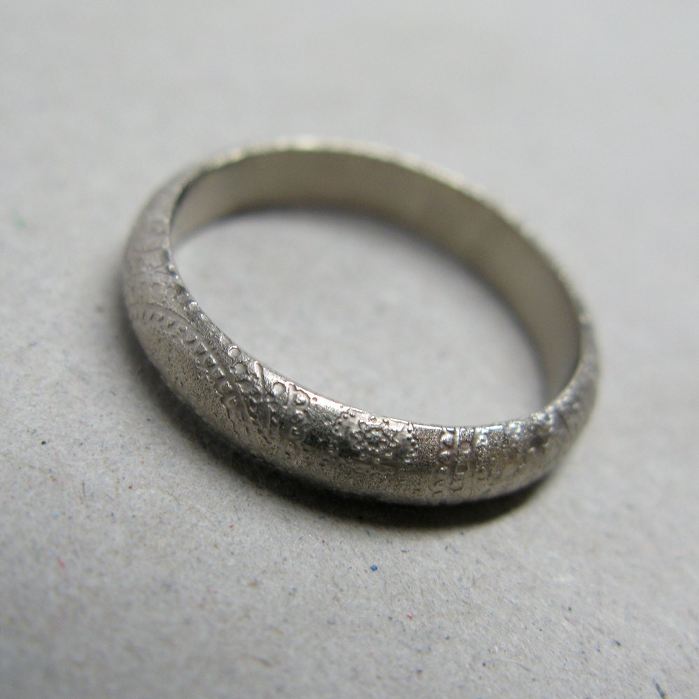 14k Palladium White Gold Band with Wraparound Paisley Pattern Made with Recycled Gold