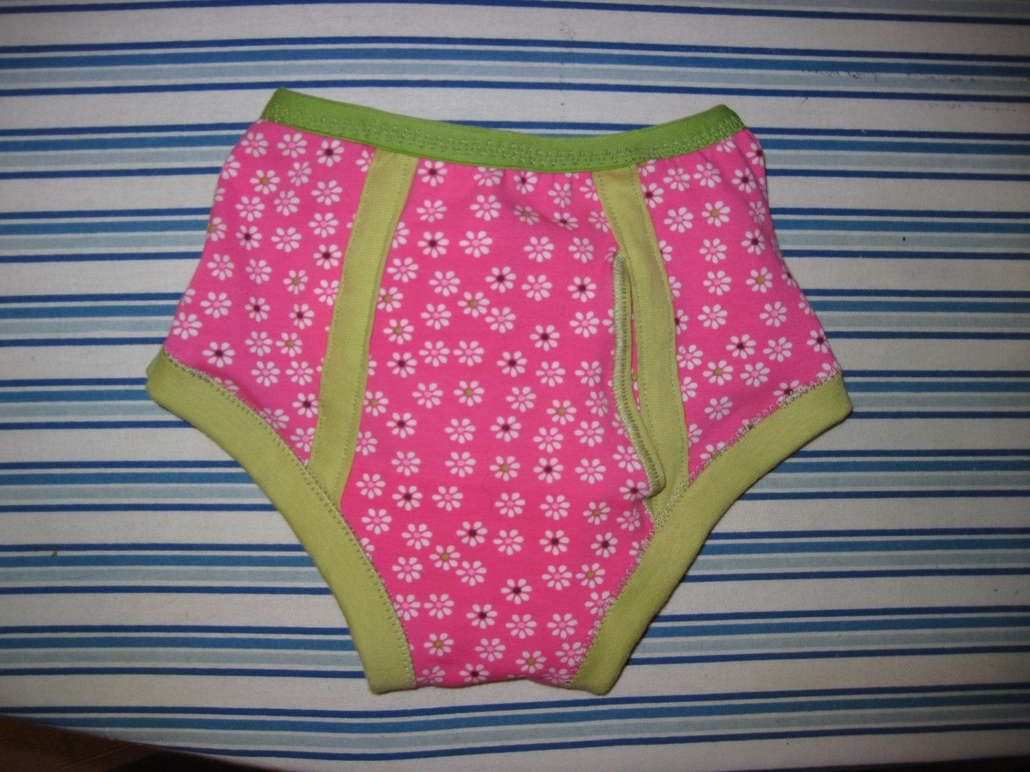 SALE - 25% OFF - Ditto Daddy Girl's Brief Trainer, Size 3T