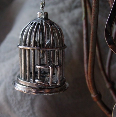 Gwynstone Squiggle bookmark bird cage trinket and green sardonyx