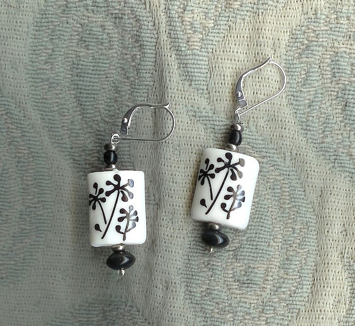 Simple black and white floral  earrings