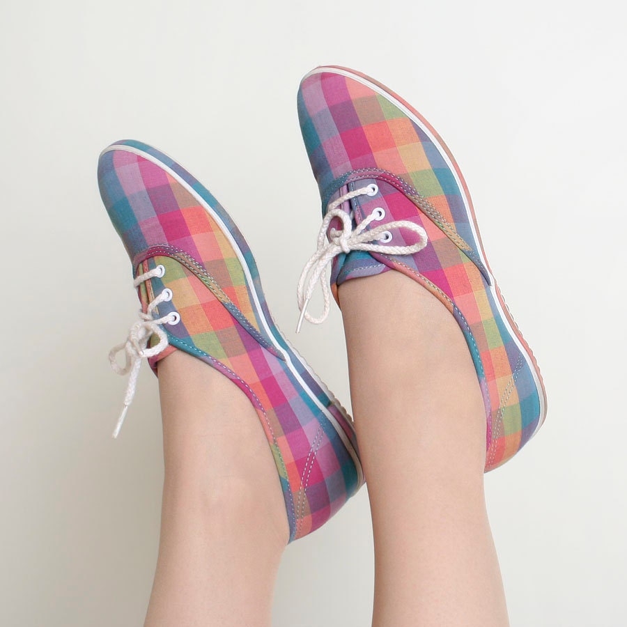 Rainbow Plaid Shoes - Vintage 1980s Tennis Shoes - Size US 9