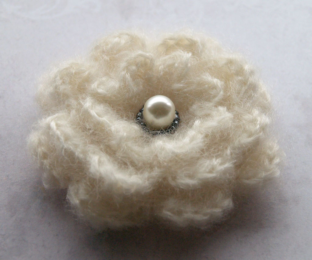 Crochet flower brooch in ivory with pearl and beads