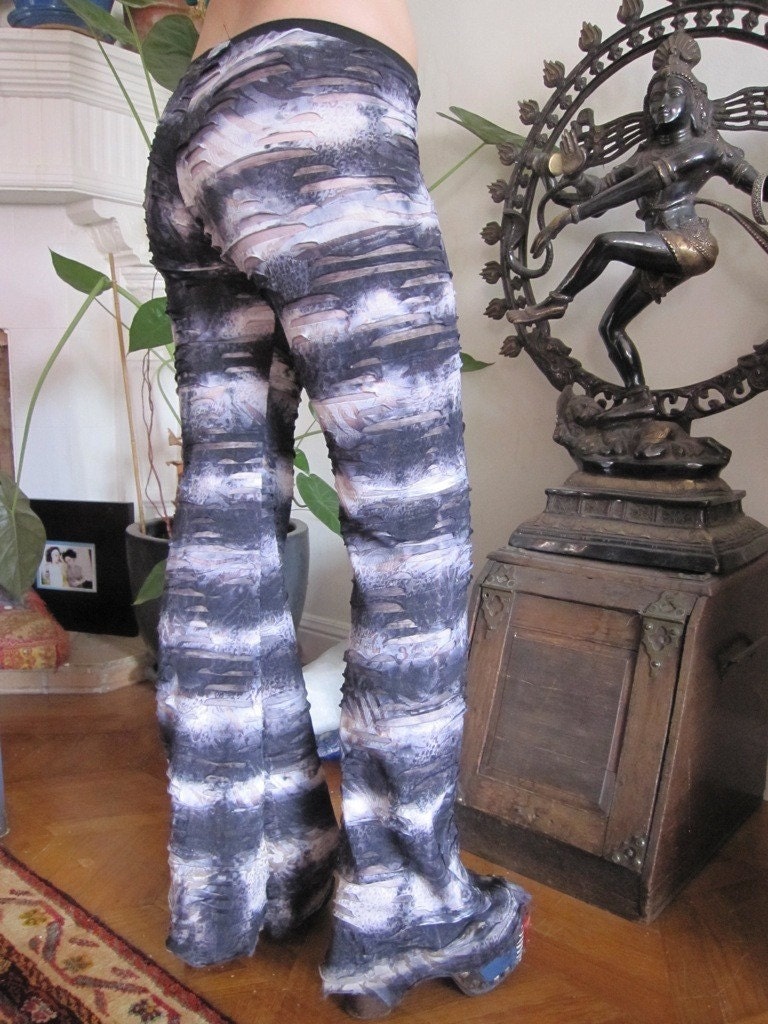 Brazilian-Style Cut (Cut out textured) (Black/White/Grey Peek-a-boo Leopard Fabric)