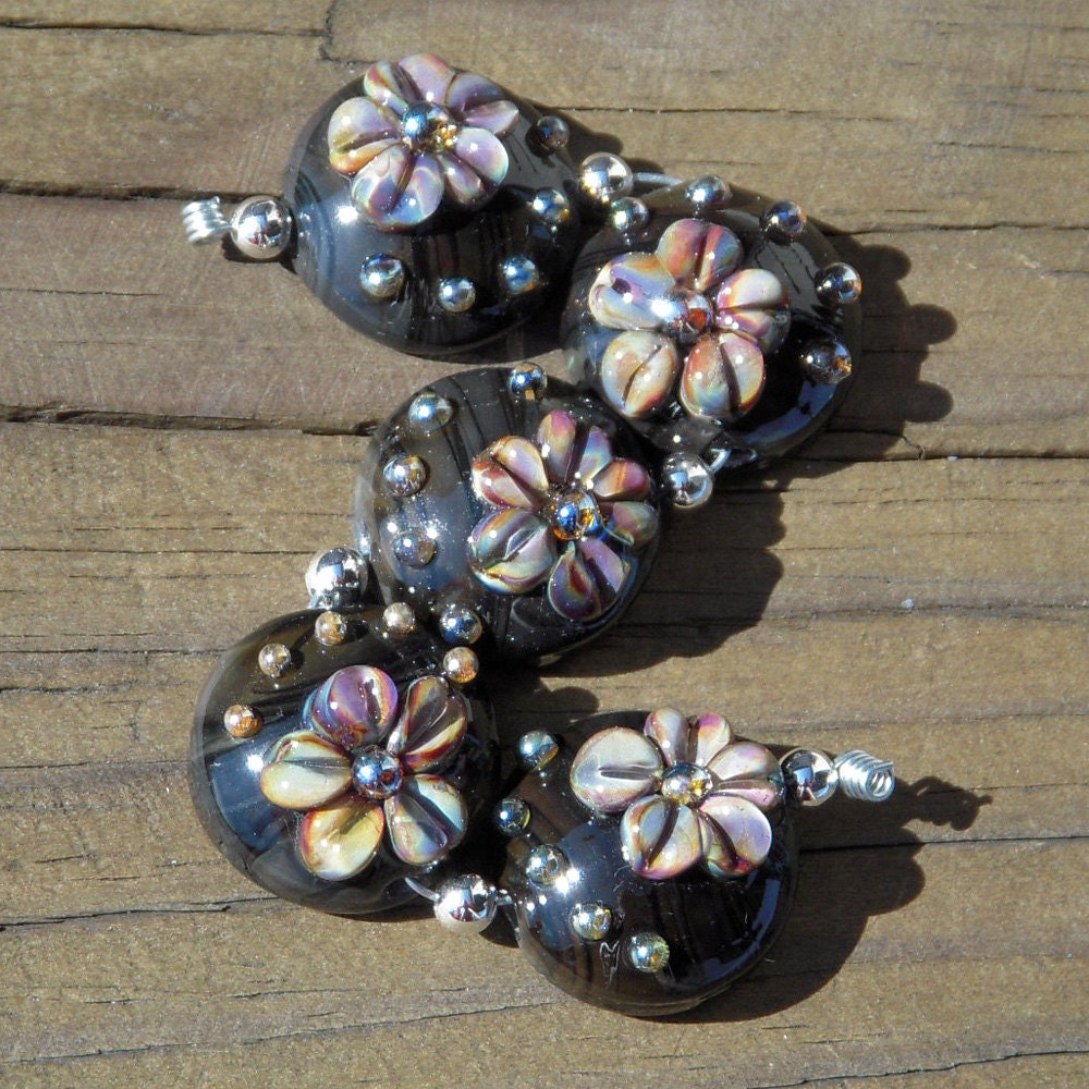 Handmade lampwork beads...Dragon Lily