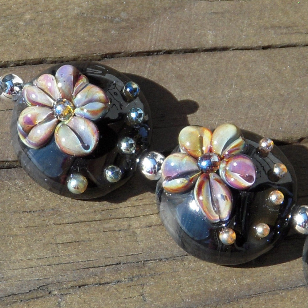 Handmade lampwork beads...Dragon Lily