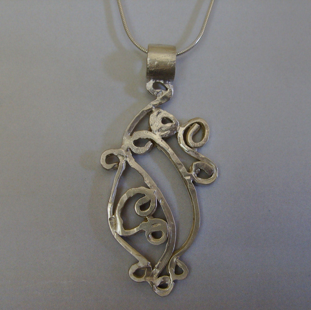 Filly Gris Necklace