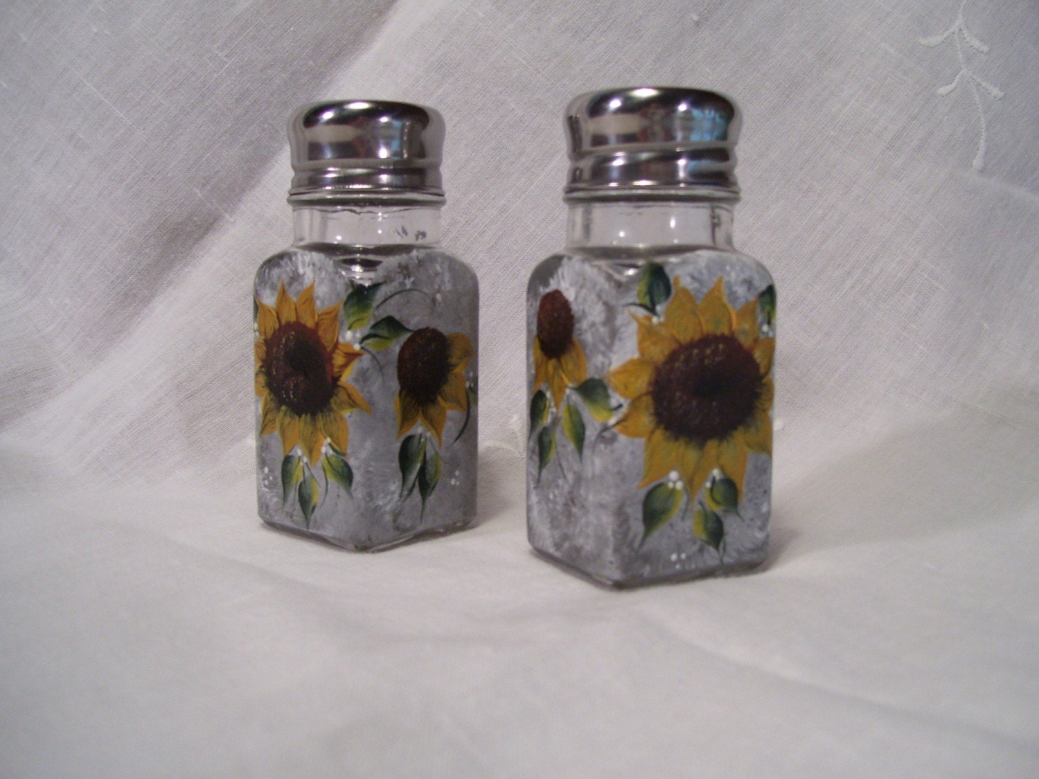 Sunflower salt and pepper shakers