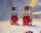 Apple salt & pepper shakers