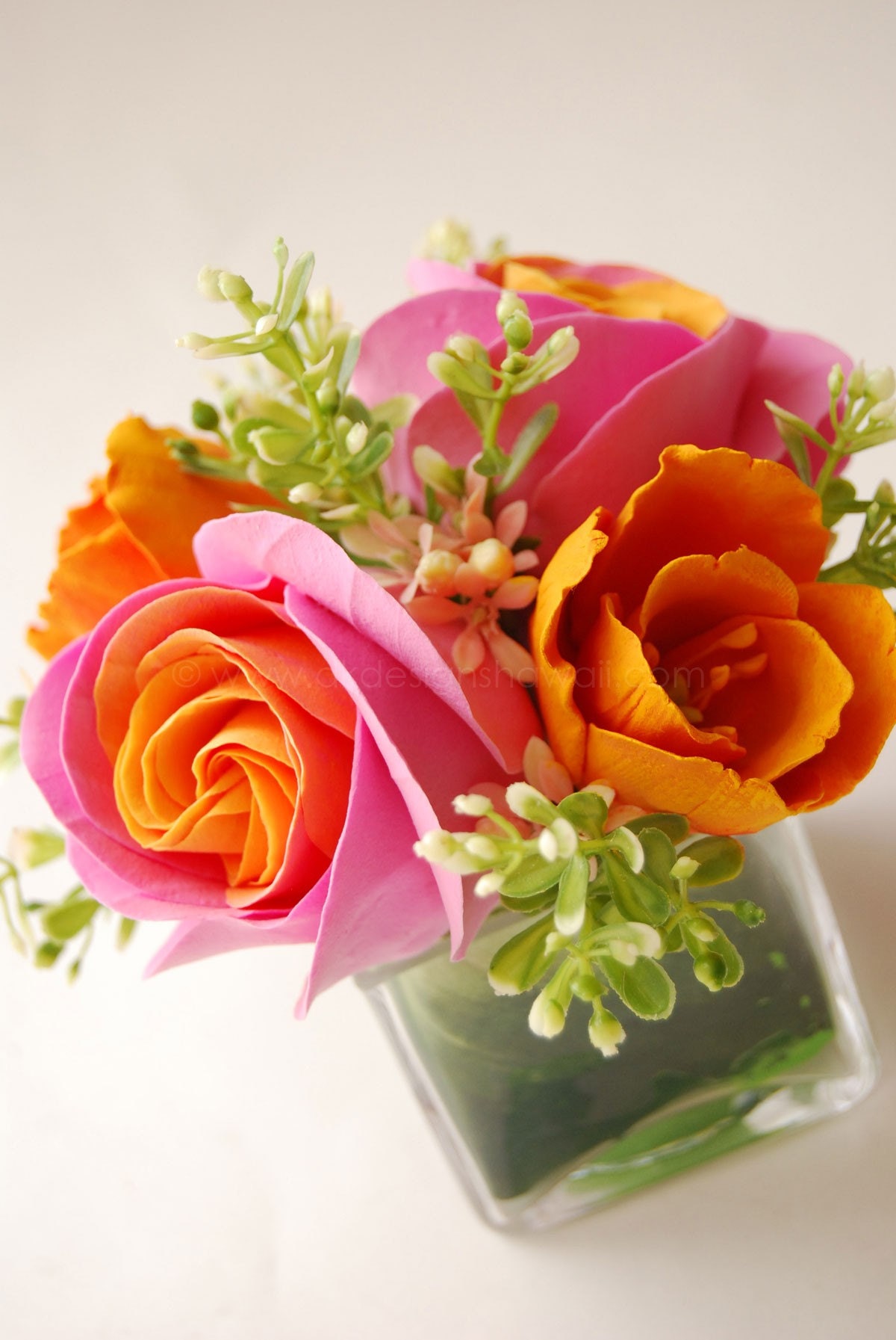 CLAYCRAFT by DECO - Pink and Orange Roses and Orange and Yellow Tulips in Glass Cube Vase