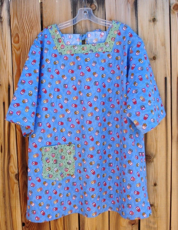The Mama San Mamasan Kappogi Full Coverage Smock Apron in BLUE Jam & Jelly Print Size Large (18-20)