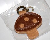 INAZUMA Brown Mushroom Zipper Pull