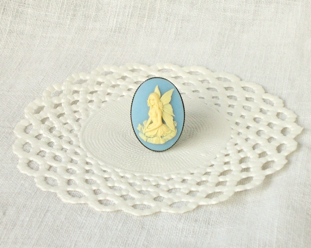 Fairy Cameo ring, cream white and dusk blue, victorian jewelry, vintage style, retro ring, fairytale