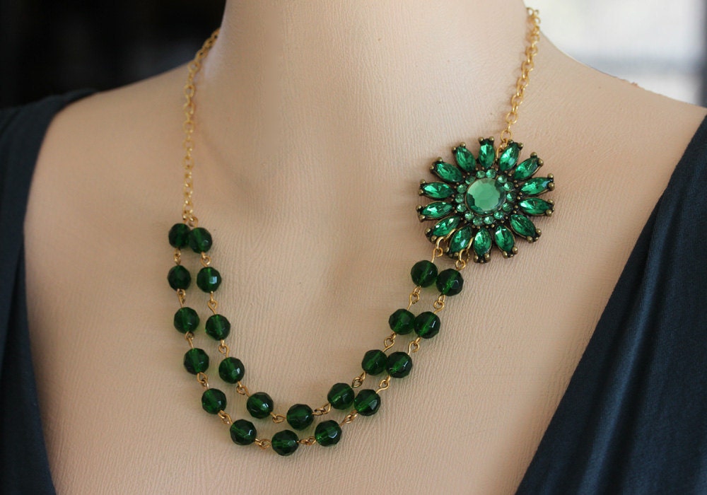 Emerald Green Necklace, Emerald Green Flower Necklace, Green Beaded Necklace ,FREE Matching Earrings, Vintage Flower Necklace