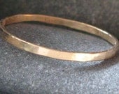 Gold Wedding Band. 14K Solid Yellow Gold Wedding Ring. Hammered. Engraveable. Solid Recycled Yellow Gold. 1mm