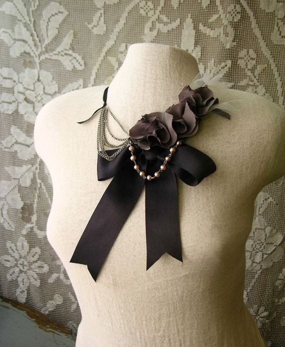 statement necklace- qui qu'a vu coco (as seen in HUFFINGTON POST)