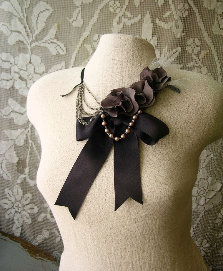 statement necklace- qui qu'a vu coco (as seen in HUFFINGTON POST)