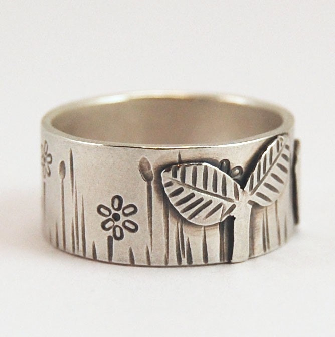 Starry eyed bird in the garden - ring