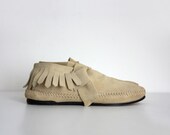 Moccasin Boots 1980s Tan Leather Fringe Trim Ankle Boots Sz 7 1/2 7.5