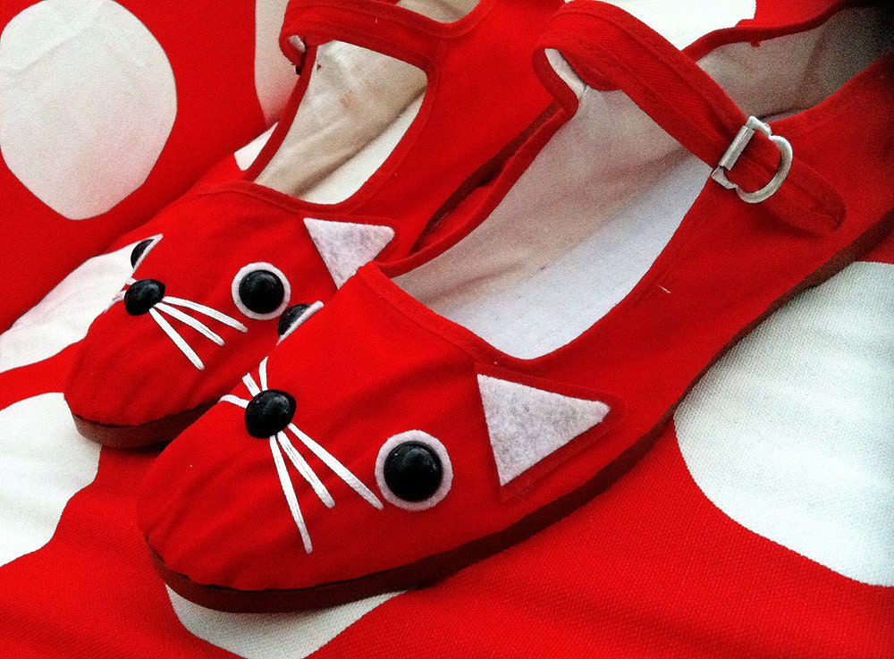 Red Cat Shoes - Kitty Face Mary Janes - Ladies Size 10