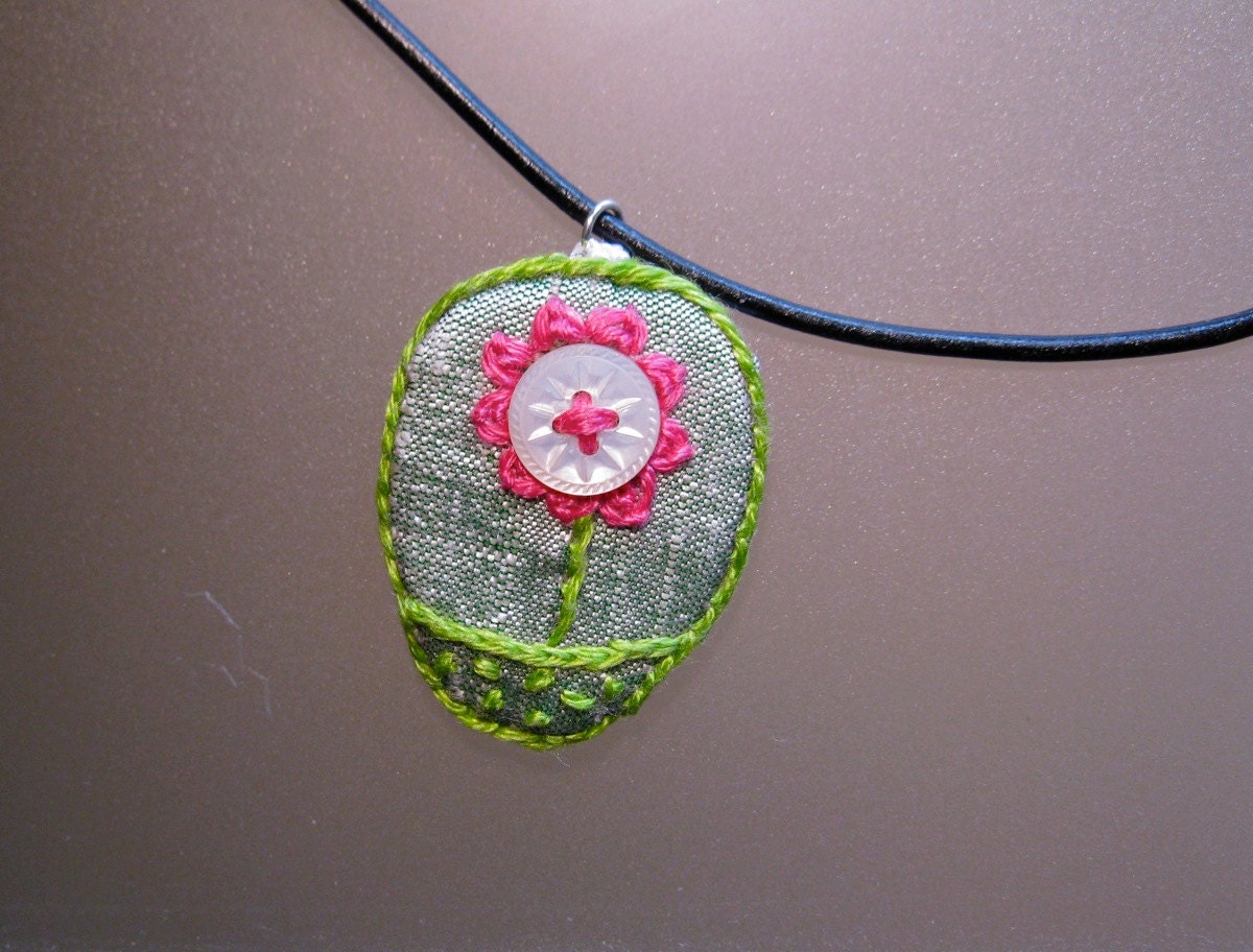 Button flower pendant