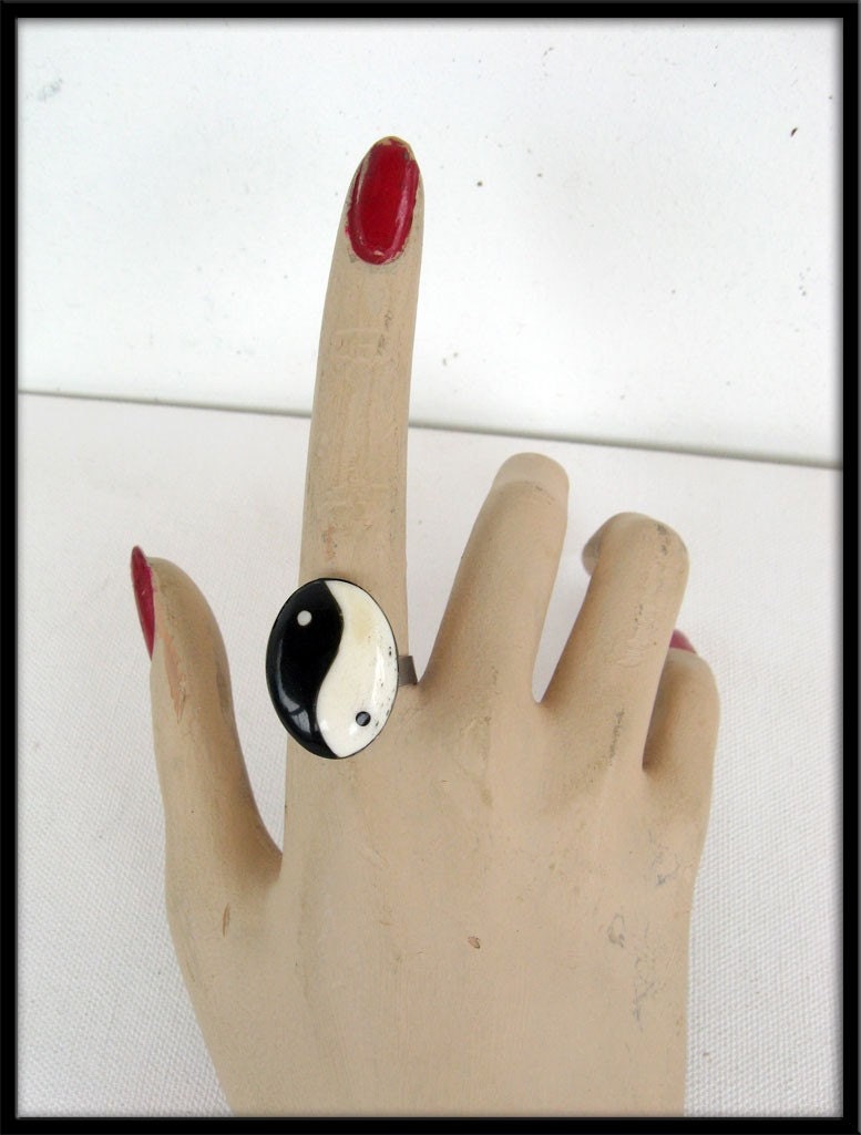 Vintage  Black White Oval Yin Yang Ring Deadstock never worn Adjustable size