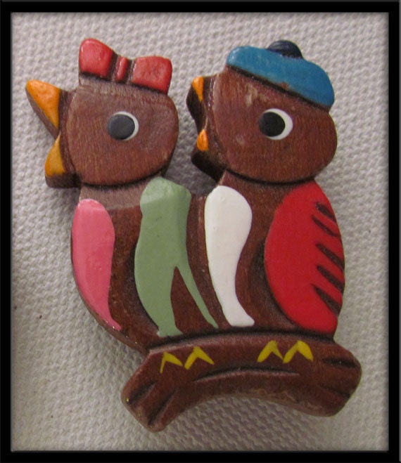 SWEET Vintage 1950s Handpainted carved wood Wooden Bird pin brooch