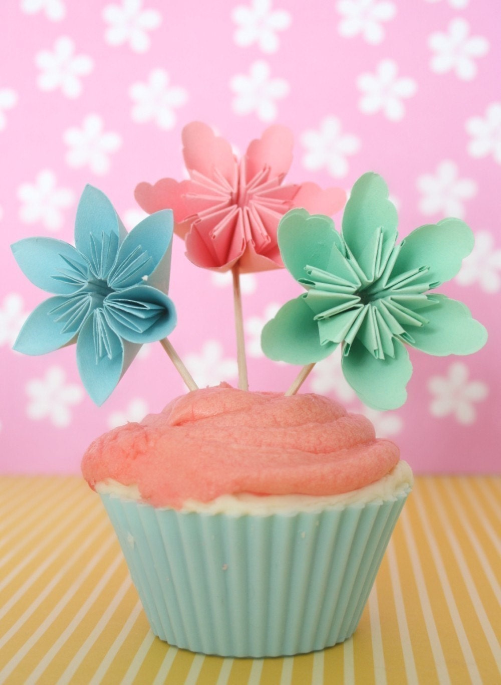 12 Flower Cupcake Toppers ' Spring Celebration '