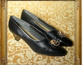 80s Victorian split-vamp pumps. gold rings. sz 6.5. EUR 37.