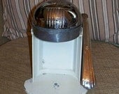 Antique,Vintage,1939 Rival Mfg. Co, Juice O-Mat,Retro,Juicer,Chrome,Enamel